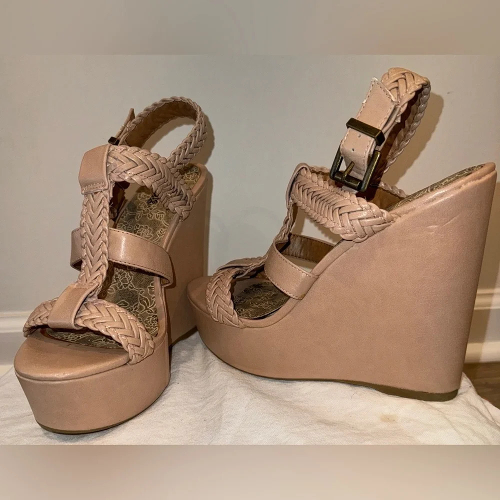 🎈Charlotte Russe size 10 tan braided strap wedge